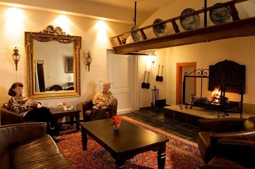 Schlosshotel Burghaus Kronenburg Кроненбург Номер фото