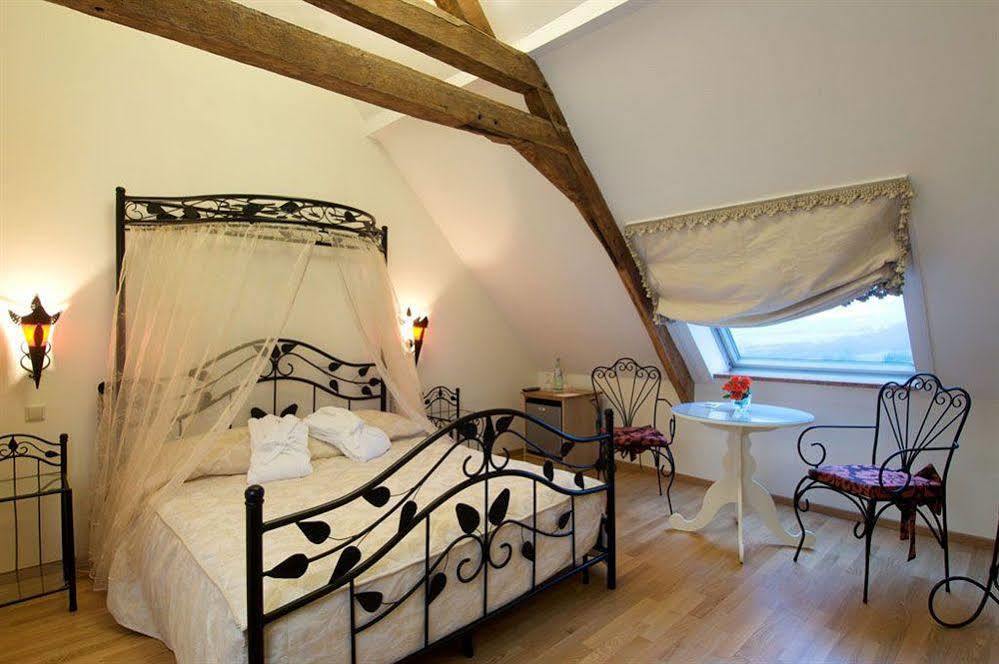 Schlosshotel Burghaus Kronenburg Кроненбург Экстерьер фото
